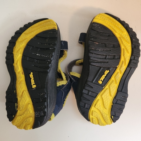 Toddler’s Teva Velcro Sandals Size 4 & 5 - Picture 3 of 7